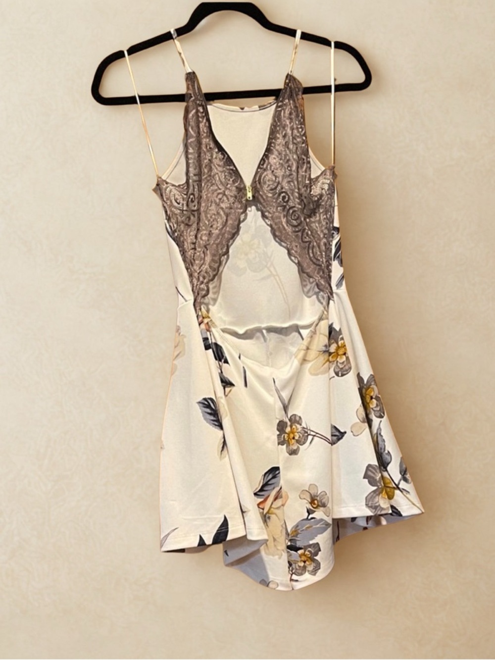 Windsor Floral Romper Lace Back Women’s Size L Cream Black Summer Dressy - Picture 3 of 5